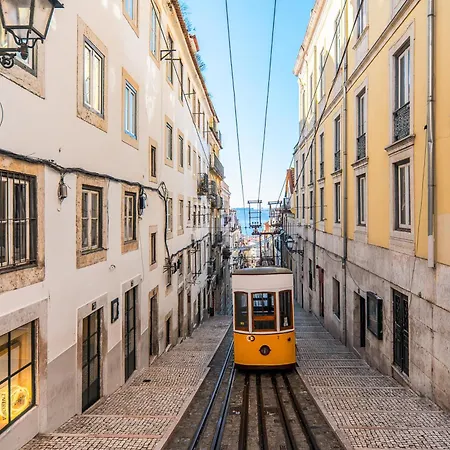 アパート Loft Bica Com Vista O Rio リスボン